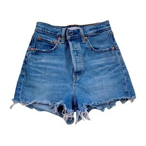 Levi’s Ribcage Shorts